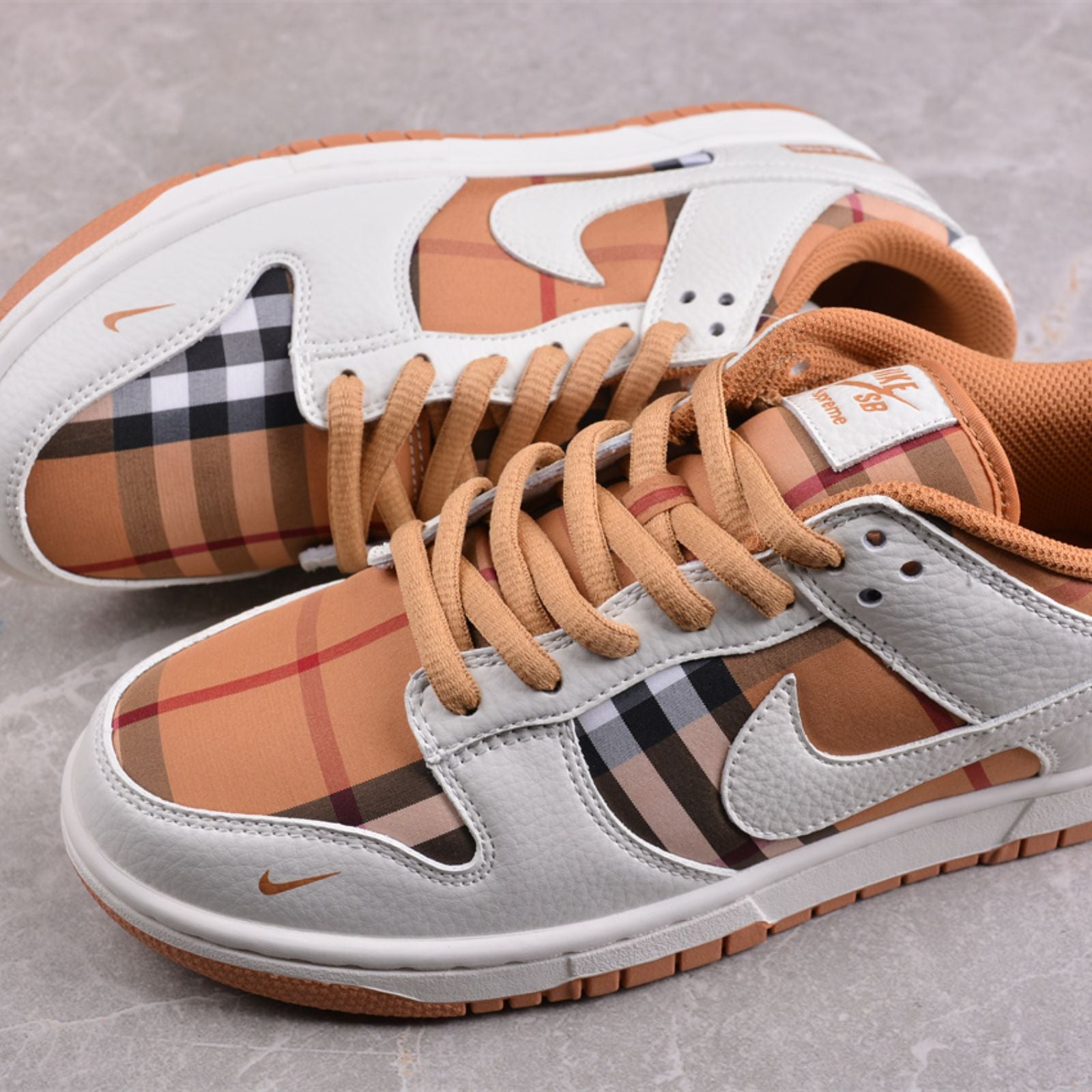 Supreme x Burberry Dunk Low